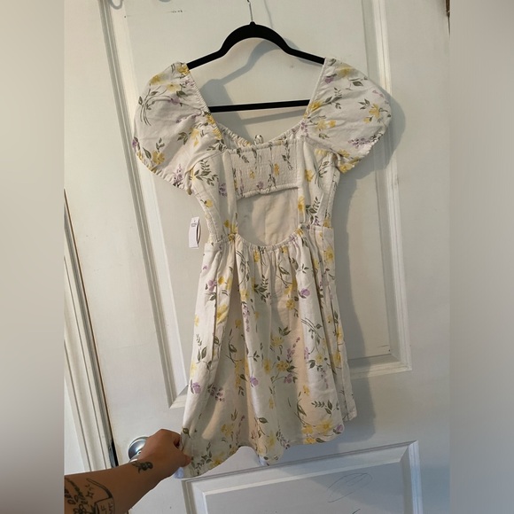 Hollister Dress with Pockets - Picture 2 of 4